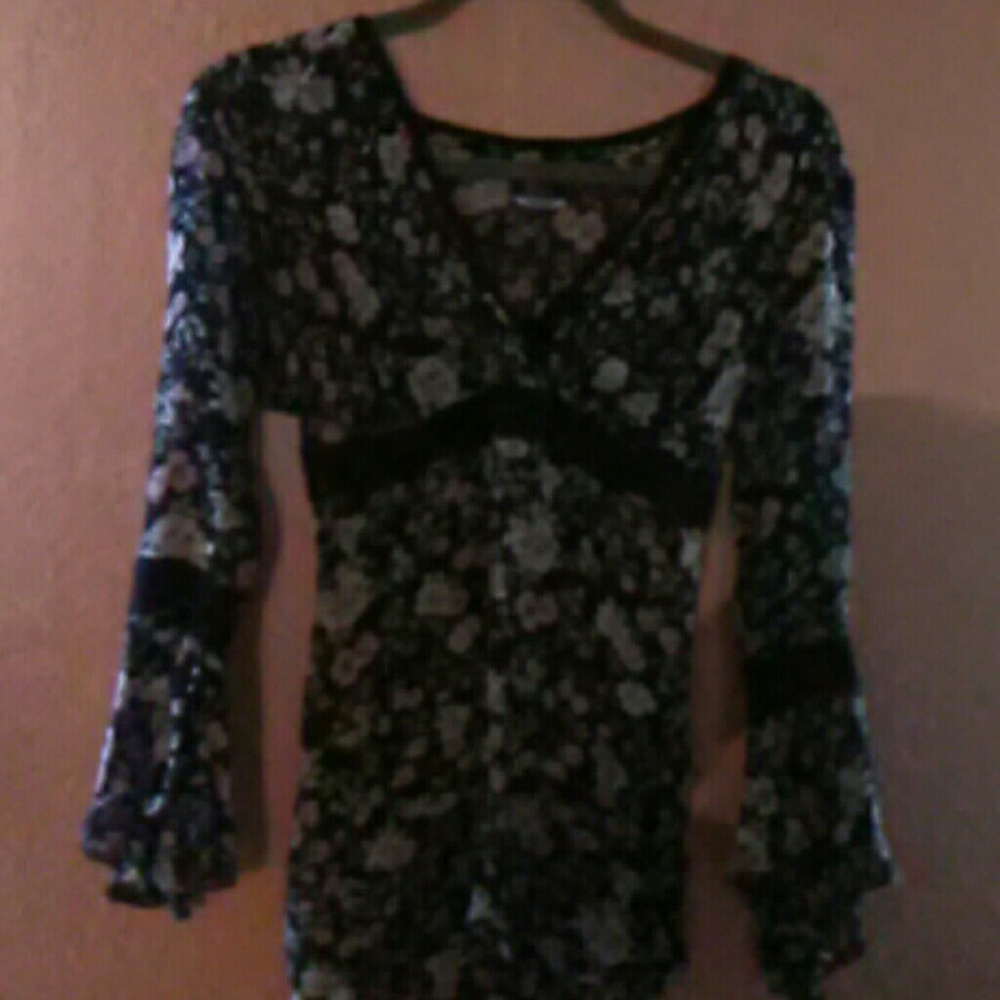 DCC Missy  Black Floral Print Flare Sleeve Top